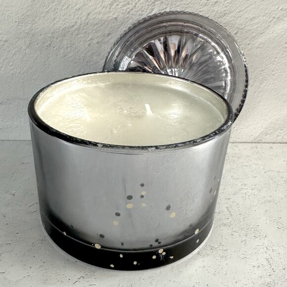 Anthro VOLUSPA Vermeil Edition Makassar Ebony & Peach Large Candle - Picture 2 of 4